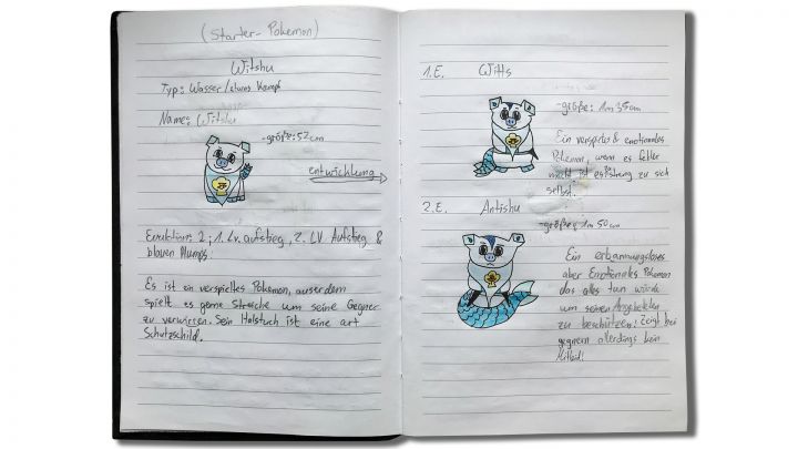Notizbucheintrag: Zeichnungen und Beschreibung des selbst erfundenen Pokémon Witshu mit Text zu Eigenarten und Fähigkeiten